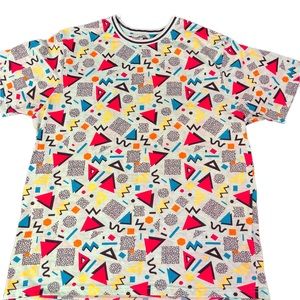 Men’s sz Large retro shape pattern tee shirt.
